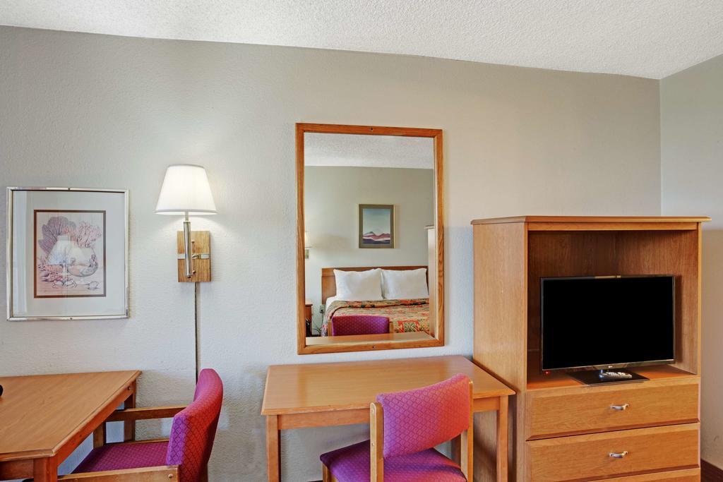 Americas Best Value Inn Reno Exteriör bild